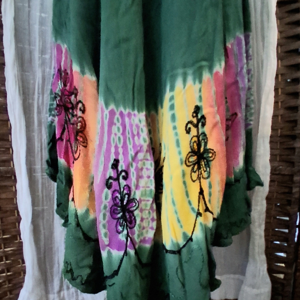 India Boutique Green and Multicolor Tie-Dye Embroidered Midi Dress - Picture 4 of 6